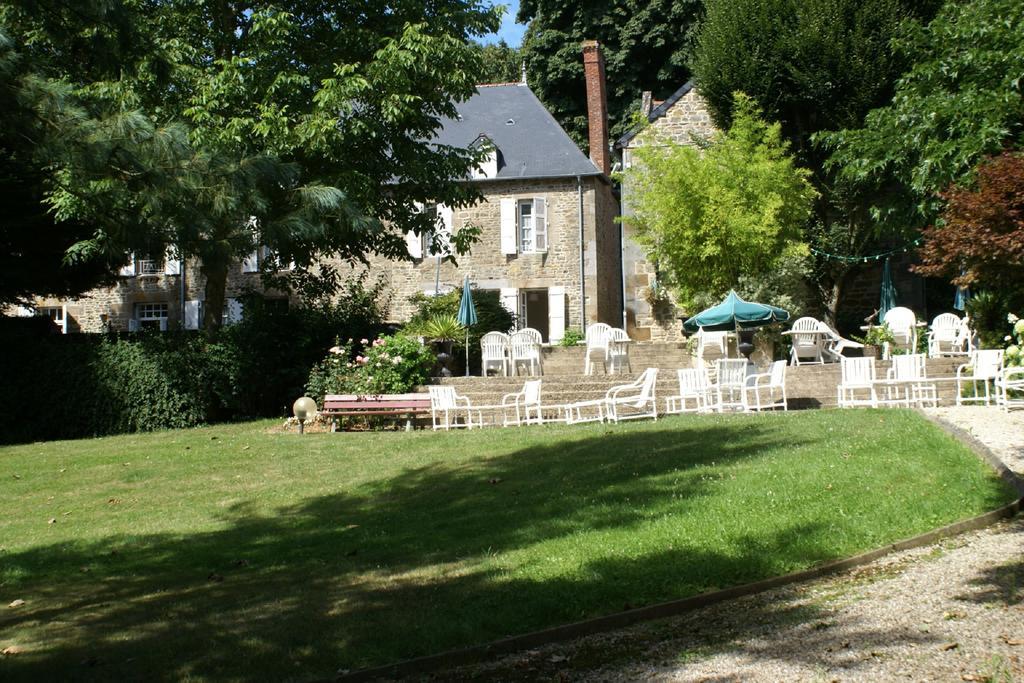 Hotel Du Chateau Combourg Exterior foto