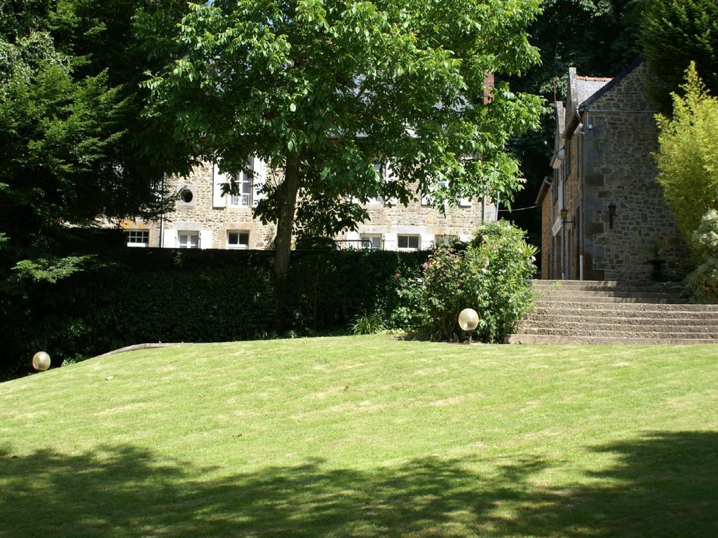 Hotel Du Chateau Combourg Exterior foto